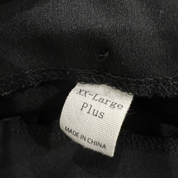 Black high waisted Plus Size Asymmetrical Skorts - Picture 4 of 8